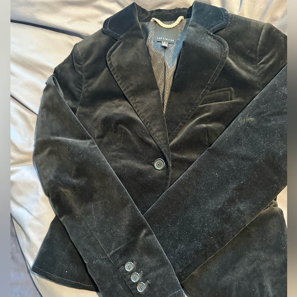 Women’s black velvet blazer
